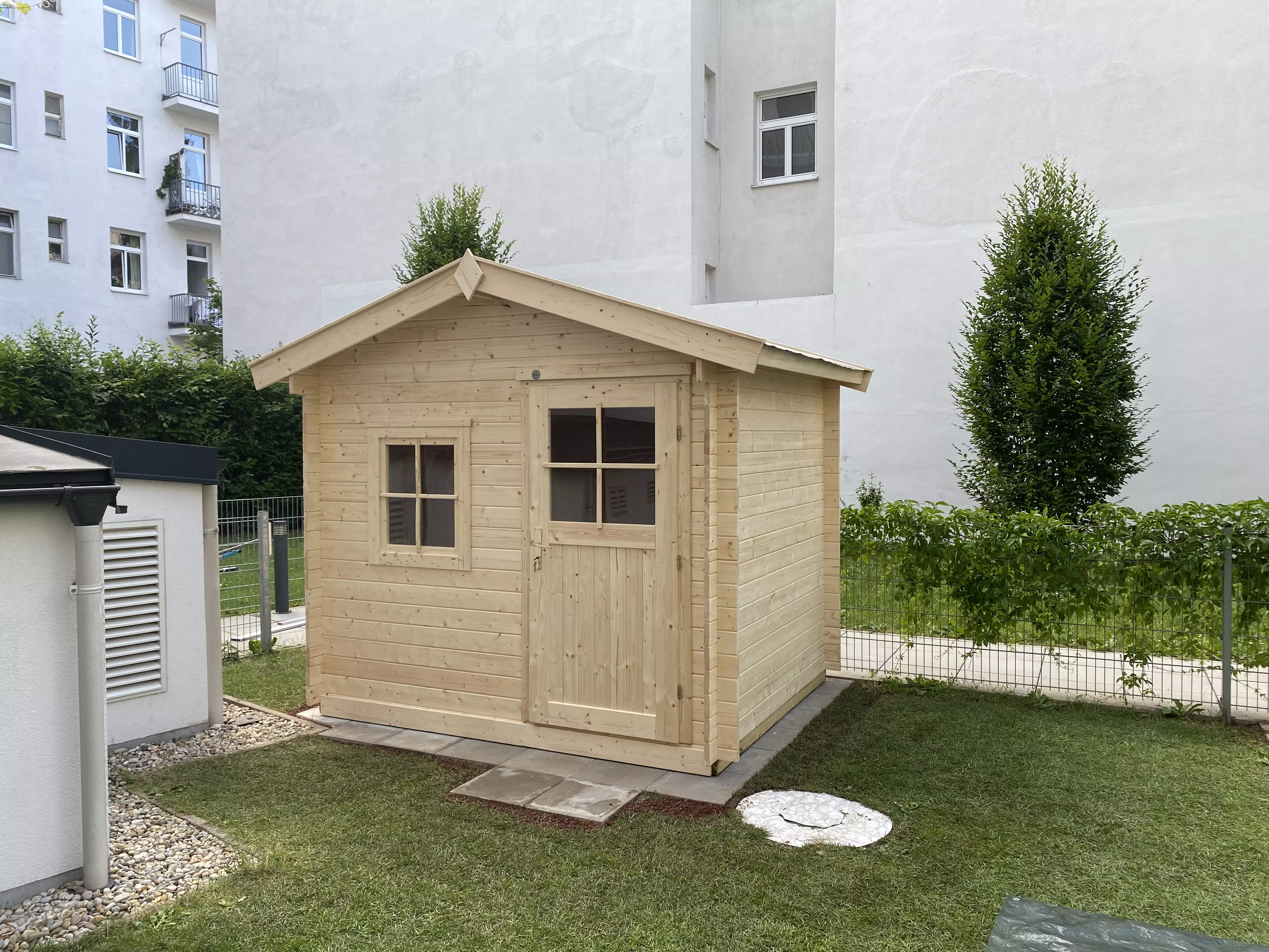 Gartenhaus aus Holz im 1030 Bezirk Wien, Niederoesterreich, Terrassengestaltung, Gartentechnik volskyi-garden.at